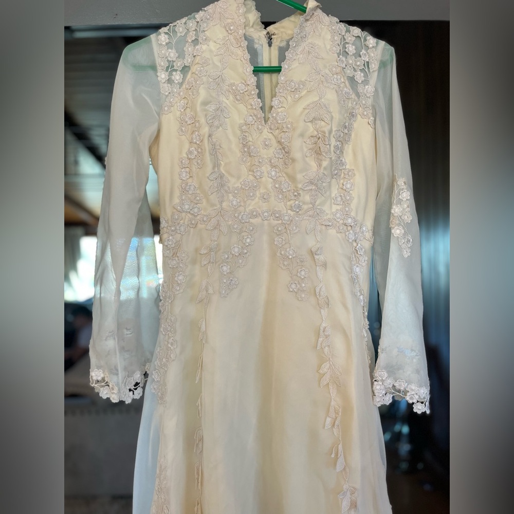 Vintage wedding dress lace